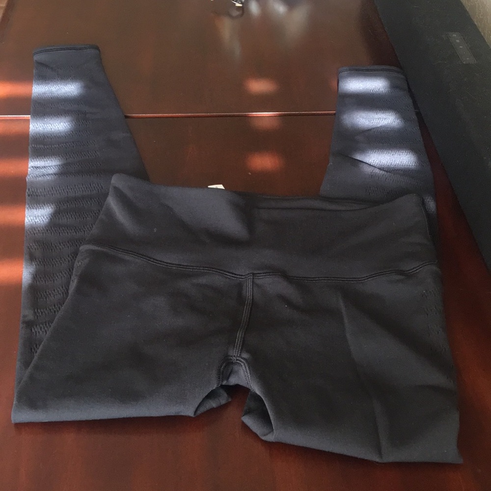Lululemon Laser Cut Legging pants - Picture 3 of 7